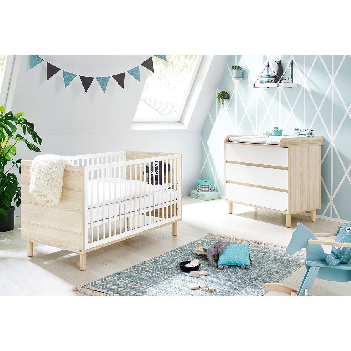 Pinolino Flow breit, 2tlg. weiß, 1x Babybett, 1x Wickelkommode
