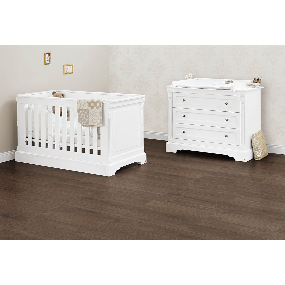 Pinolino Emilia breit, 2-tlg.  Kinderbett (70cm x 140cm) und breite Wickelkommode mit Wickelaufsatz, weiß