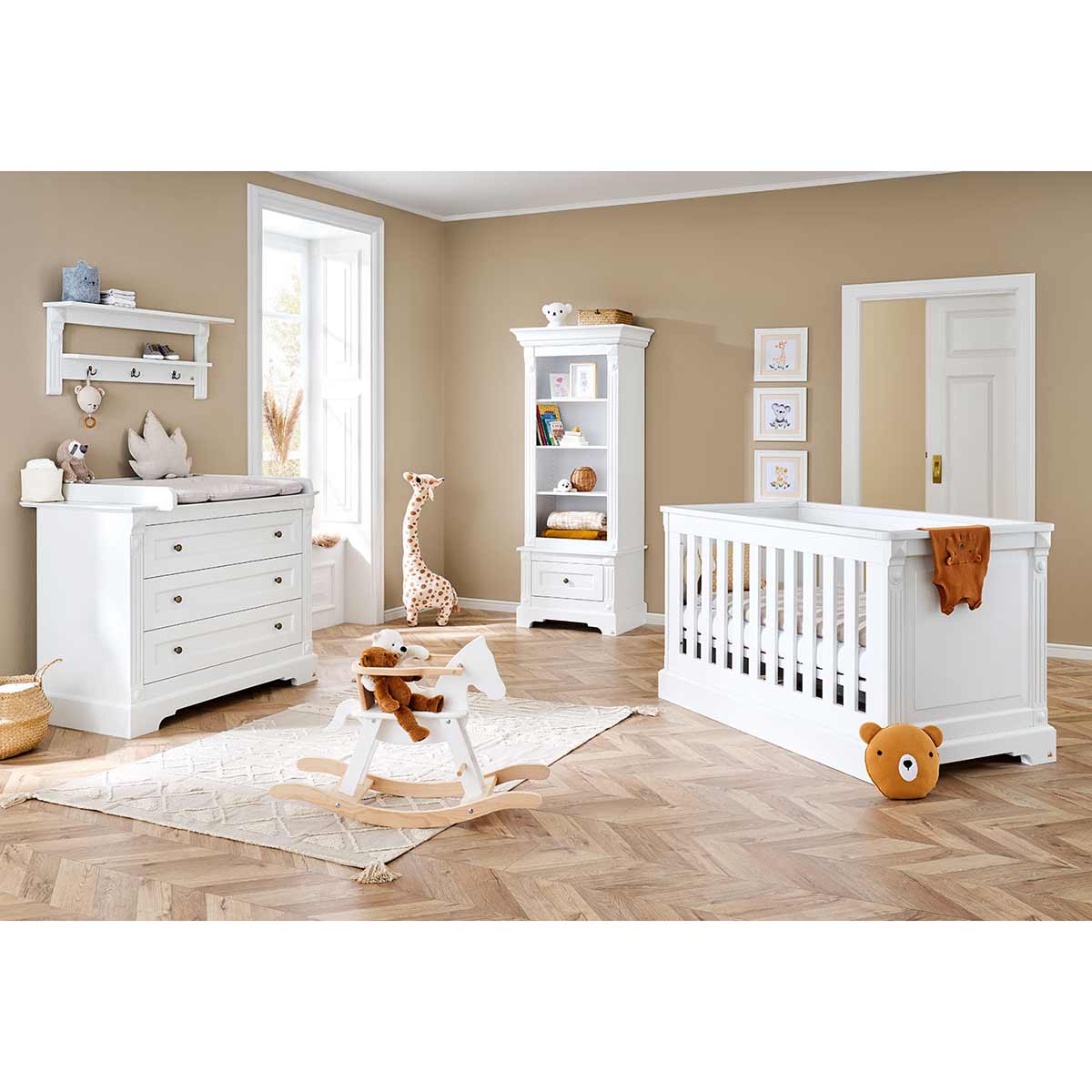 Pinolino Emilia Babyzimmer-Set 3-tlg. weiß, Bett, Kommode, Schrank