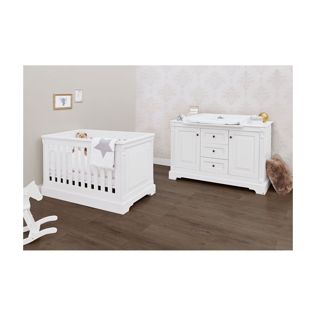 Pinolino Emilia Babyzimmer-Set 2-tlg. extrabreit, weiß, 1x Kinderbett, 1x Wickelkommode
