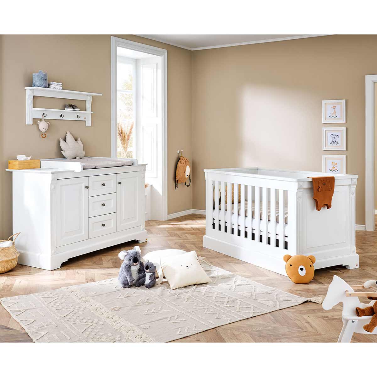 Pinolino Emilia Sparset extrabreit inkl. Wandregal Kinderbett & Wickelkommode