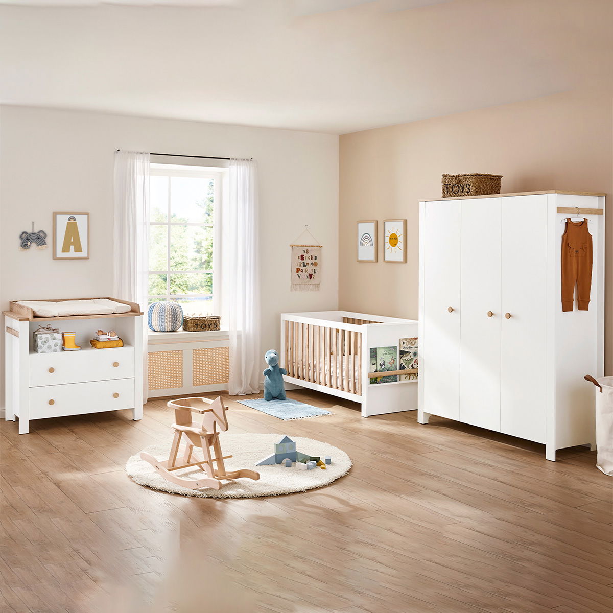 Pinolino Lova Kinderzimmer-Set 3-tlg. breit groß, weiß, 1x Kinderbett, 1x Wickelkommode, 1x Kleiderschrank