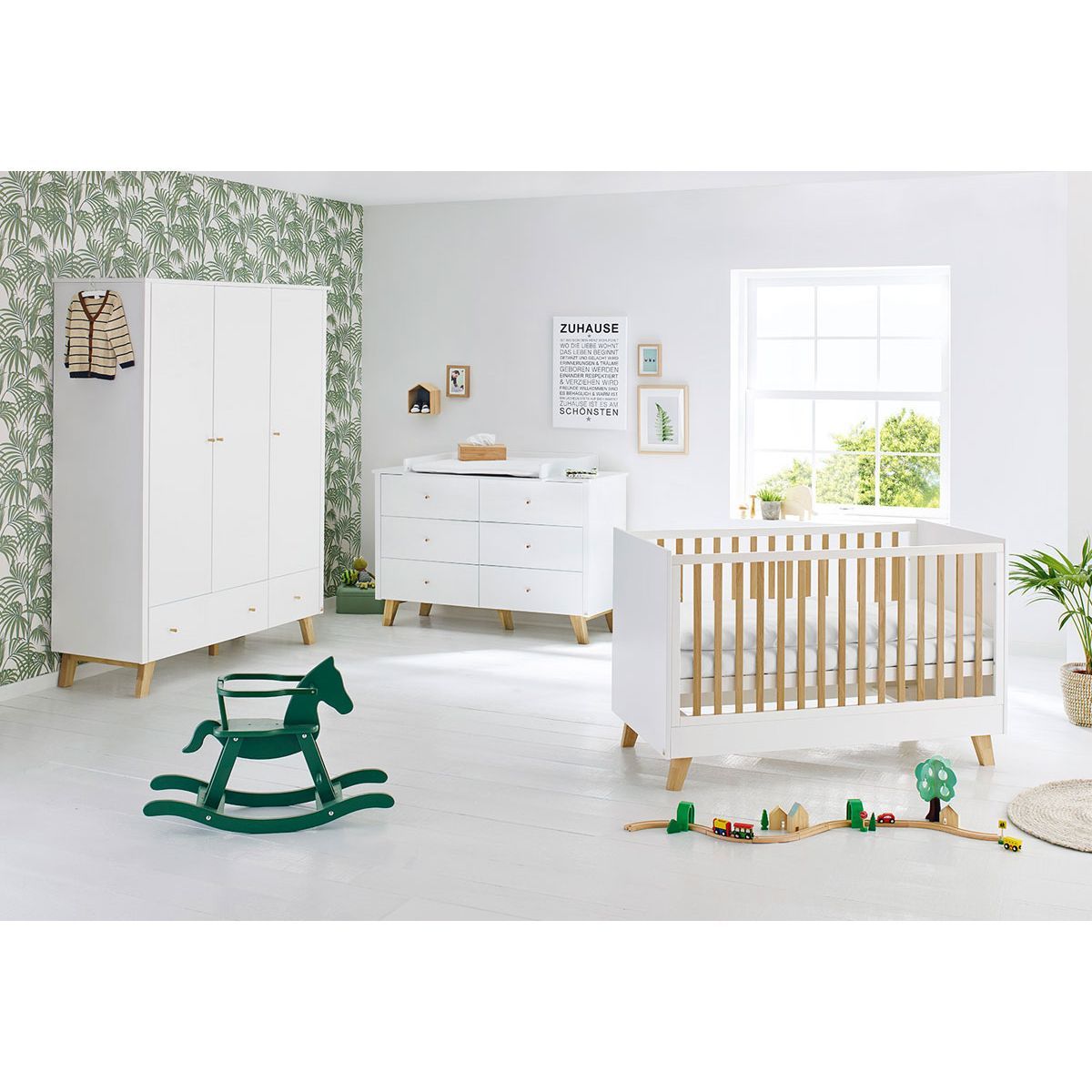 Pinolino Pan Babyzimmer-Set 3-tlg. extrabreit groß, weiß, 1x Kinderbett, 1x Wickelkommode, 1x Kleiderschrank