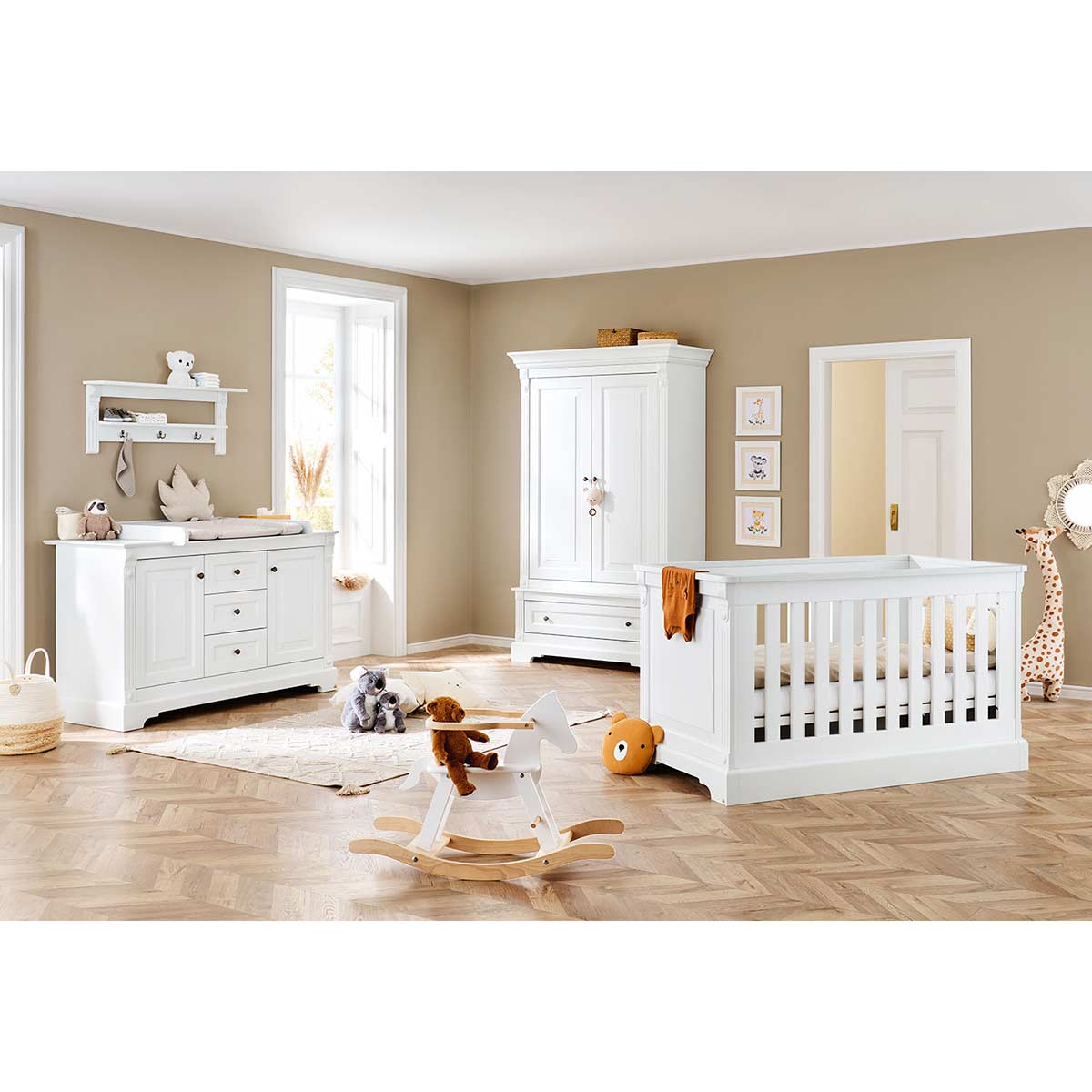 Pinolino Emilia Kinderzimmer extrabreit 2T inkl. Wandregal edelmatt weiß