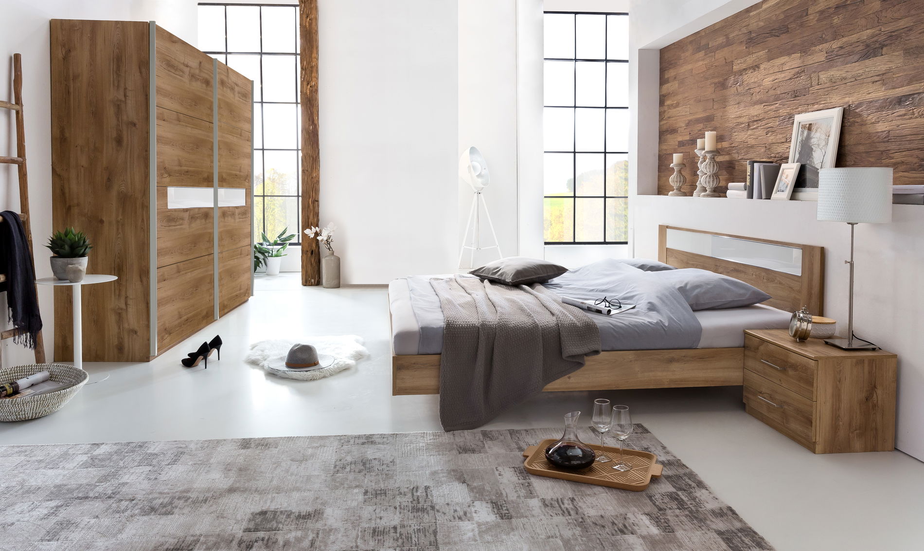 Wimex Pamela Schlafzimmer mit Schwebetürenschrank 225 cm & Bett 160 x 200 cm Plankeneiche-Nachbildung/Weiß