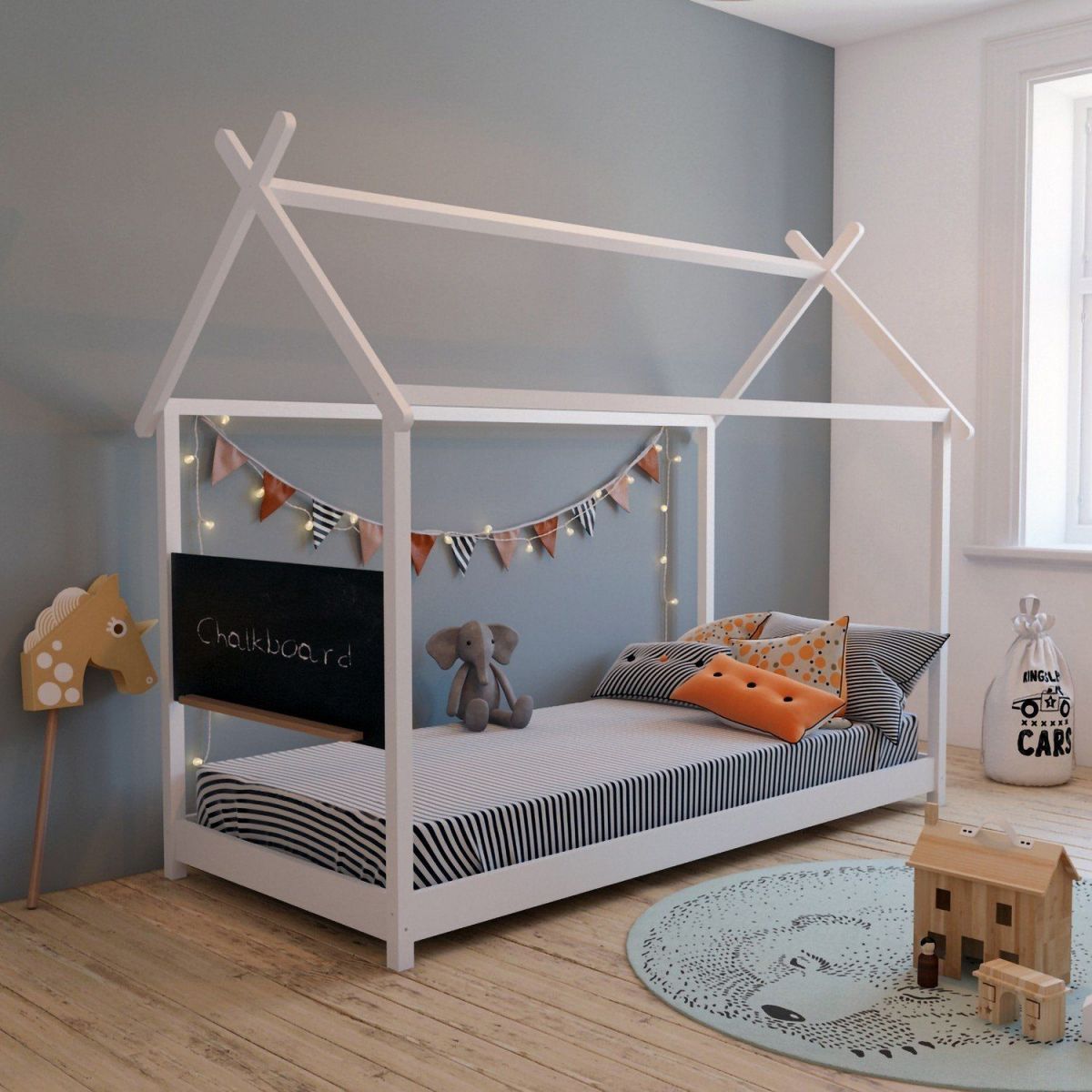 Nature Kid Hanna Hausbett weiß mit Dachgiebel und Kreidetafel Liegefläche 90 x 200